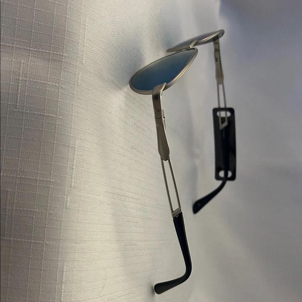 Vintage Notorio N121 Stylish Blue Oval Sunglasses. New w/o tags. 100% UV